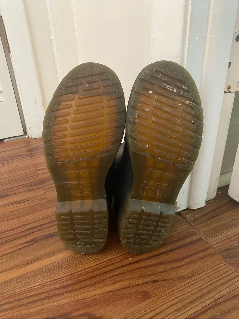 Dr. Martens 2976 Chelsea Boot in Black - Picture 7 of 9